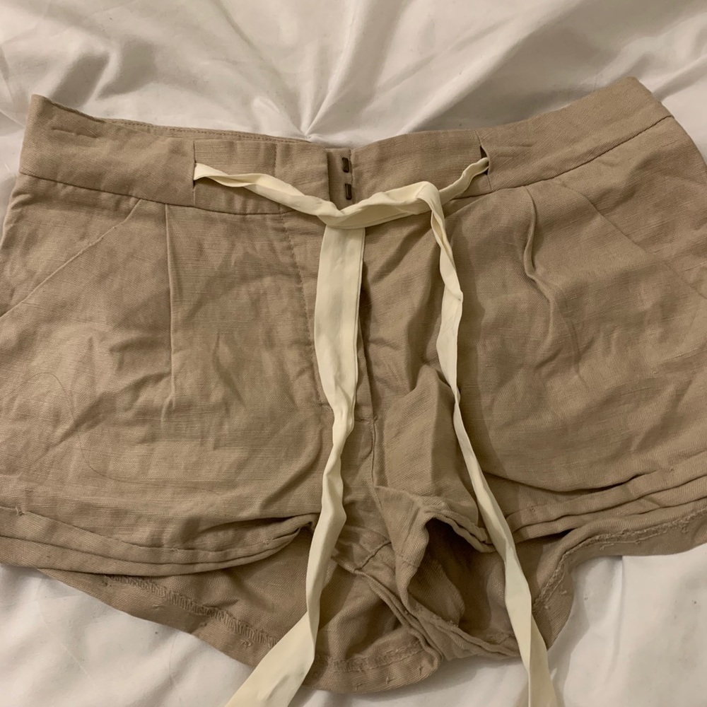 Wilfred linen shorts from Aritzia